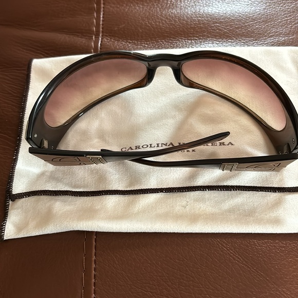 Carolina Herrera brown sunglasses with case - Picture 5 of 8